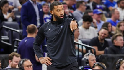 世界杯八强赛程-黄蜂主帅：流畅传球让进攻渐入佳境 喜欢球队攻防两端的传切配合